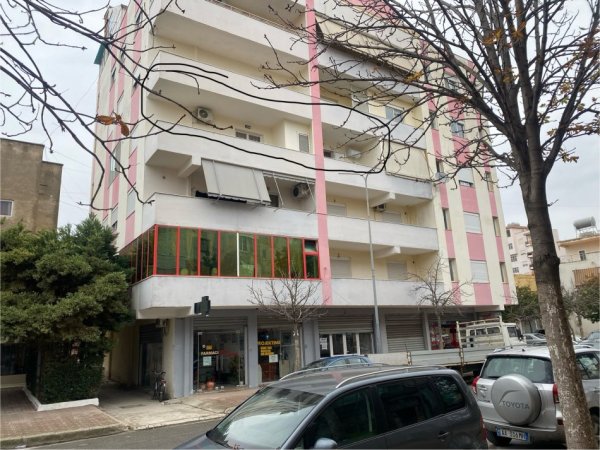 Vlore - Lungomare - Uji i Ftohte, shitet apartament Kati 3,
