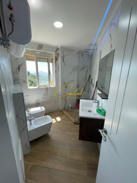Tirane, shitet apartament 3+1 Kati 4, 124 m² 136.400 € (FRESKU)