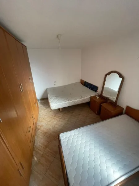 Tirane, jepet me qera apartament 1+1+Ballkon Kati 2, 85 m² 350 € (RRUGA BARDHYL)