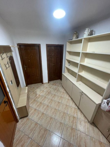 Tirane, jepet me qera apartament 1+1+Ballkon Kati 2, 85 m² 350 € (RRUGA BARDHYL)