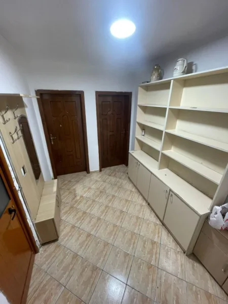 Tirane, jepet me qera apartament 1+1+Ballkon Kati 2, 85 m² 350 € (RRUGA BARDHYL)