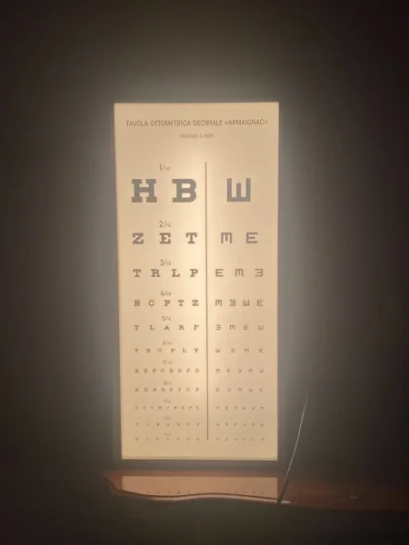 Vlore, shes Tabel për okulist 150 €