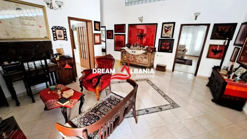 jepet me qera 4+1+Ballkon Kati 3, 250 m² 800 € (Ne rrugen Don Bosko - ID 4231390)