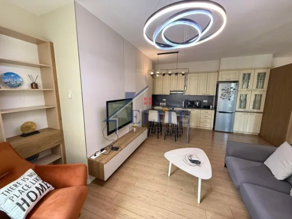 Tirane, jepet me qera apartament 2+1+Ballkon Kati 2, 100 m² 700 € (Ish Tregu Eletrik)