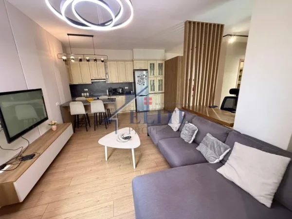 Tirane, jepet me qera apartament 2+1+Ballkon Kati 2, 100 m² 700 € (Ish Tregu Eletrik)