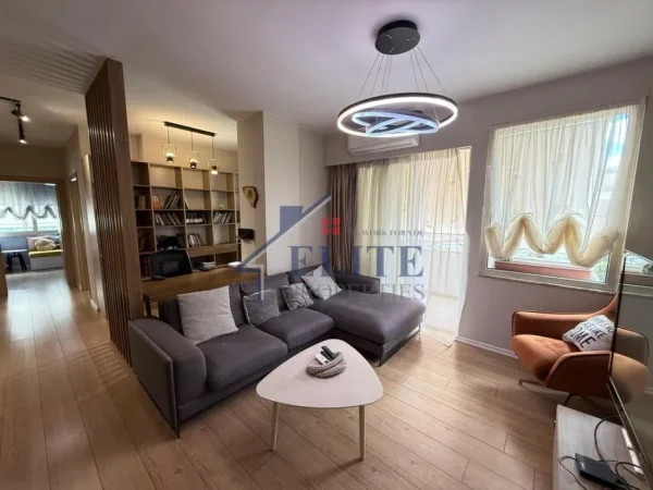 Tirane, jepet me qera apartament 2+1+Ballkon Kati 2, 100 m² 700 € (Ish Tregu Eletrik)