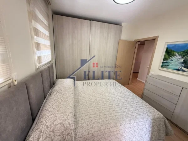 Tirane, jepet me qera apartament 2+1+Ballkon Kati 2, 100 m² 700 € (Ish Tregu Eletrik)