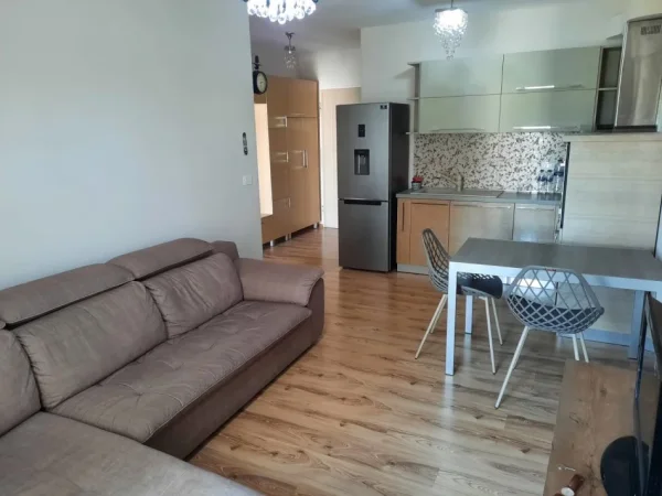 Tirane, jap me qera apartament 1+1+Ballkon Kati 2, 62 m² 450 € (Rezidenca Ana)