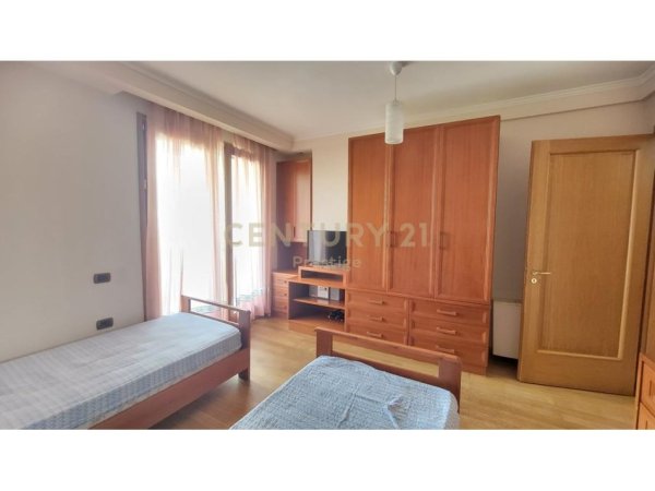 Tirane, jepet me qera apartament 3+1 Kati 5, 160 m² 1.000 € (RRUGA E ELBASANIT!)