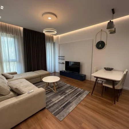 Tirane, jepet me qera apartament 1+1 Kati 8, 70 m² 800 € (Kompleksi Square 21)