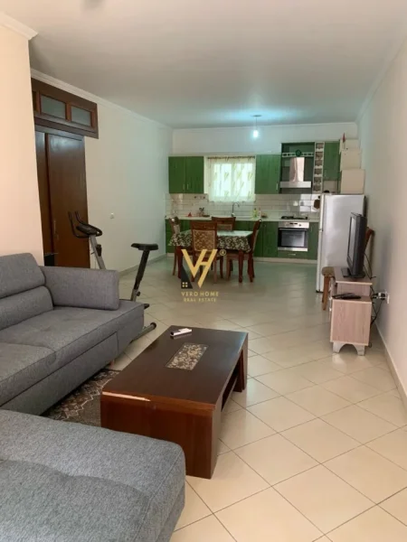 Tirane, jepet me qera apartament 2+1+Ballkon Kati 5, 105 m² 450 € (YZBERISHT)