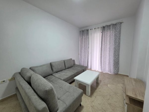 Tirane, jepet me qera apartament 1+1+Ballkon Kati 3, 61 m² 500 € (rruga e Elbasanit)