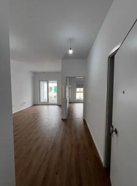 Tirane, shitet apartament 1+1+Ballkon , 64 m² 103.000 € (Ali Demi)