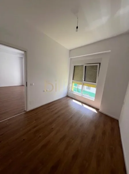 Tirane, shitet apartament 1+1+Ballkon , 64 m² 103.000 € (Ali Demi)