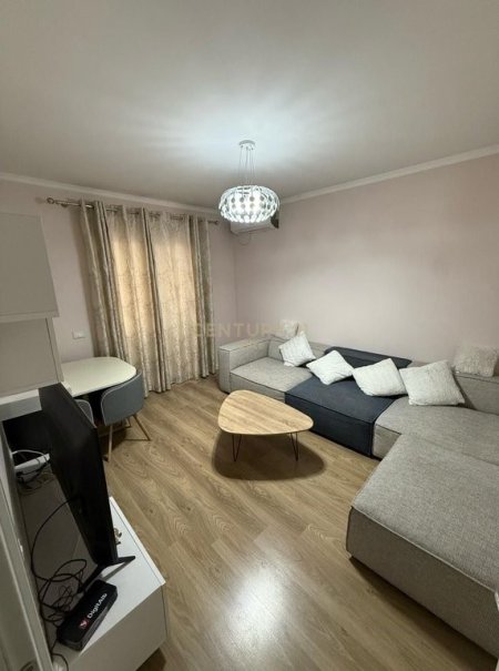 Tirane, jepet me qera apartament 1+1+Ballkon Kati 4, (Rruga e Elbasanit)