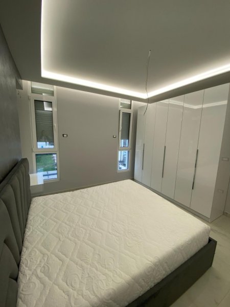 Tirane, jepet me qera 2+1 Kati 3, 90 m² 700 € (fusha aviacionit)