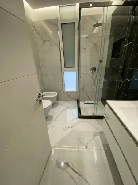 Tirane, jepet me qera 2+1 Kati 3, 90 m² 700 € (fusha aviacionit)