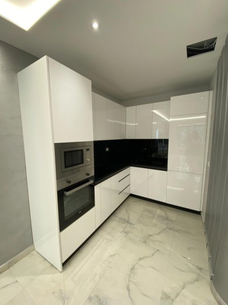 Tirane, jepet me qera 2+1 Kati 3, 90 m² 700 € (fusha aviacionit)