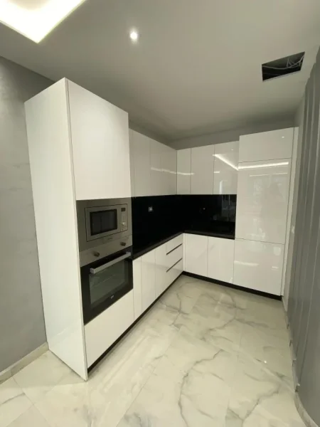 Tirane, jepet me qera 2+1 Kati 3, 90 m² 700 € (fusha aviacionit)