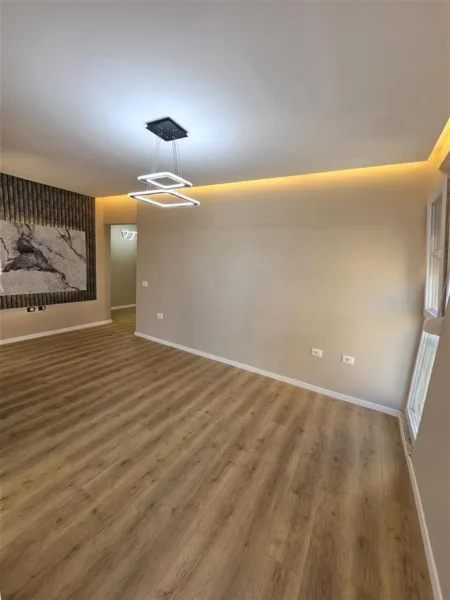 Tirane, shes apartament 2+1+Ballkon Kati 4, 79 m² 195.000 € (pazari i ri)