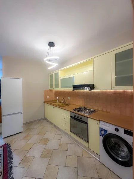 Tirane, jepet me qera apartament 1+1 Kati 15, 65 m² 550 € (Qender)