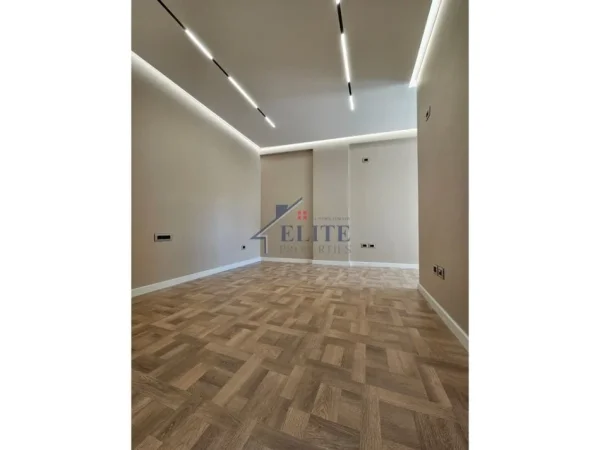 Tirane, jepet me qera zyre Kati 10, 120 m² 1.800 € (Prane RTSH-se)