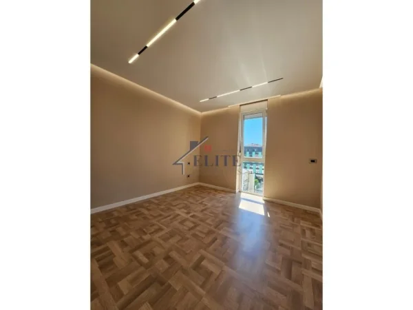 Tirane, jepet me qera zyre Kati 10, 120 m² 1.800 € (Prane RTSH-se)