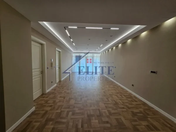 Tirane, jepet me qera zyre Kati 10, 120 m² 1.800 € (Prane RTSH-se)