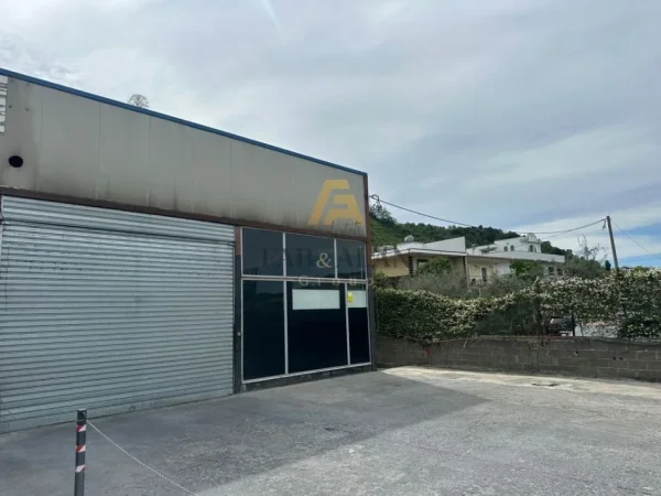 Shqiperi, jepet me qera ambjent biznesi Kati 0, 800 € (VORE)