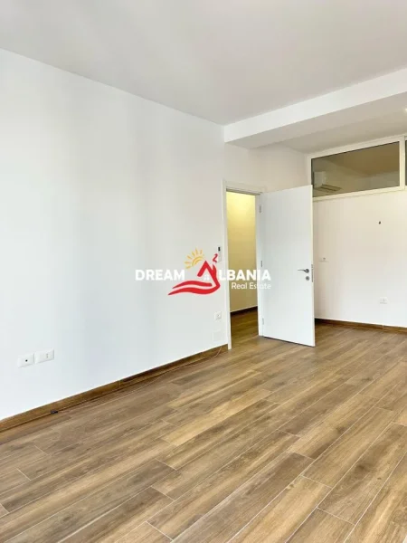 Tirane, jepet me qera zyre Kati 8, 83 m² 550 € (Ne rrugen e Dibres - ID 42611285)