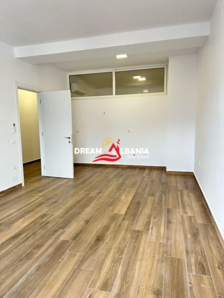 Tirane, jepet me qera zyre Kati 8, 83 m² 550 € (Ne rrugen e Dibres - ID 42611285)