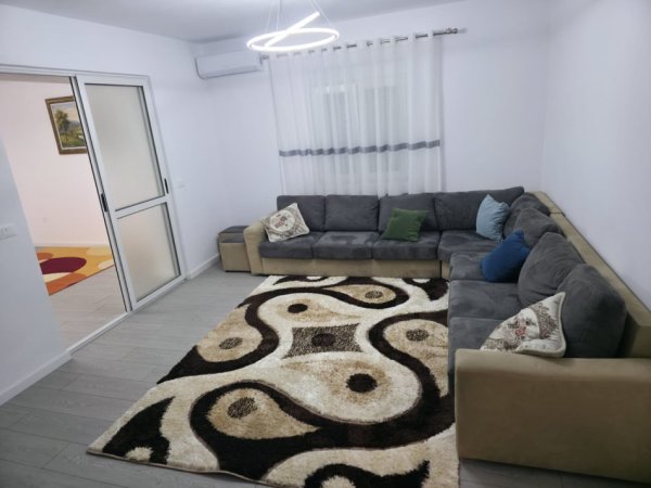 Tirane, jepet me qera apartament 1+1 Kati 2, 100 m² 500 € (Rruga Idriz Dollaku)