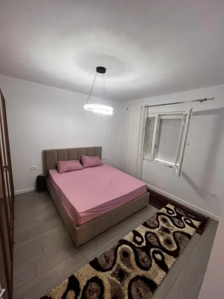 Tirane, jepet me qera apartament 1+1 Kati 2, 100 m² 500 € (Rruga Idriz Dollaku)