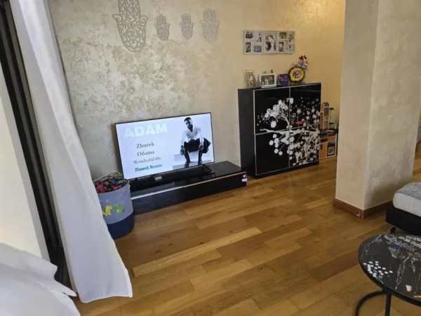 Tirane, shes apartament 2+1 Kati 3, 110 m² 295.000 € (RRUGA PETI)