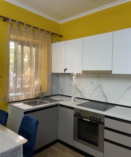 APARTAMENT ME QERA 1+1 STACIONI TRENIT 450 EURO