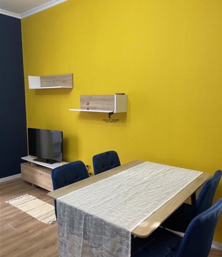APARTAMENT ME QERA 1+1 STACIONI TRENIT 450 EURO