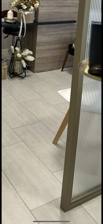 Tirane, ndarje qeraje ambjent biznesi Kati 3, 25 m² 280 € (Prane Square 21)