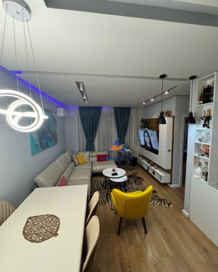 SHITET APARTAMENT 2+1+BALLKON 180.000 EURO PRANE BAR DIAMOND ,ALI DEM.