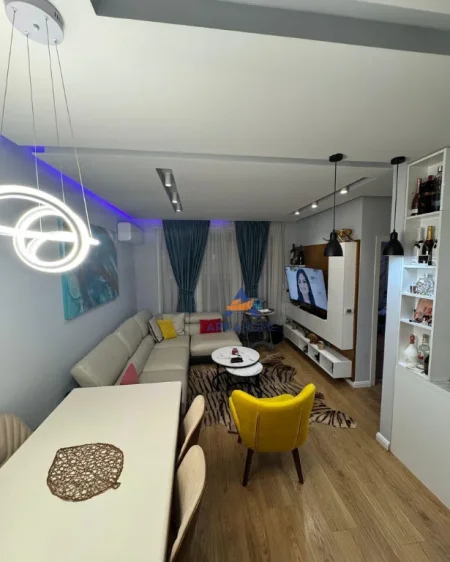 SHITET APARTAMENT 2+1+BALLKON 180.000 EURO PRANE BAR DIAMOND, ALI DEM