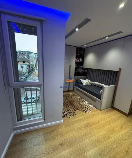 SHITET APARTAMENT 2+1+BALLKON 180.000 EURO PRANE BAR DIAMOND, ALI DEM