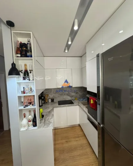 SHITET APARTAMENT 2+1+BALLKON 180.000 EURO PRANE BAR DIAMOND, ALI DEM
