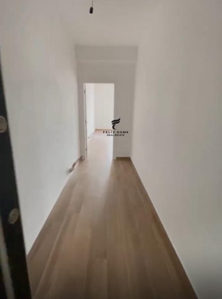 Tirane, jepet me qera zyre Kati 8, 112 m² 500 € (FARMACIA 10)