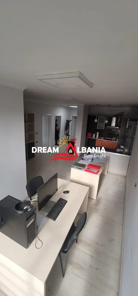 Shqiperi, shitet apartament 2+1+Ballkon Kati 5, 94 m² 185.000 € (Prane rruges se Kavajes - ID 41211725)