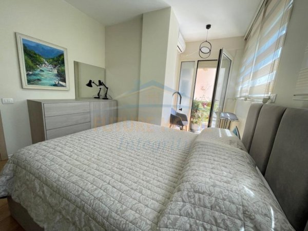 Tirane, jepet me qera apartament 2+1+Ballkon Kati 2, 91 m² 700 € (Tregu Elektrik)