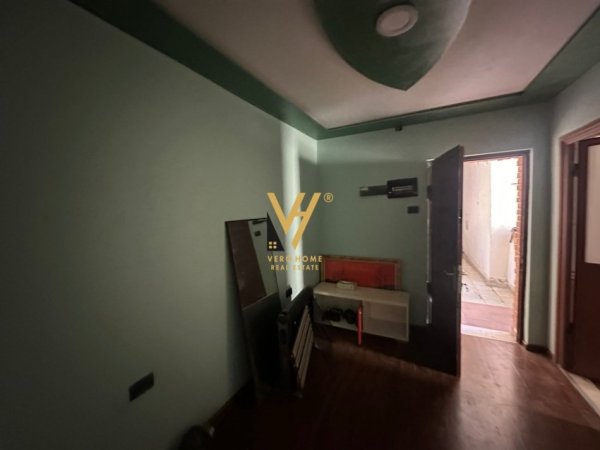 Tirane, jepet me qera apartament 1+1+Ballkon Kati 1, 56 m² 350 € (KOMUNA E PARISIT)