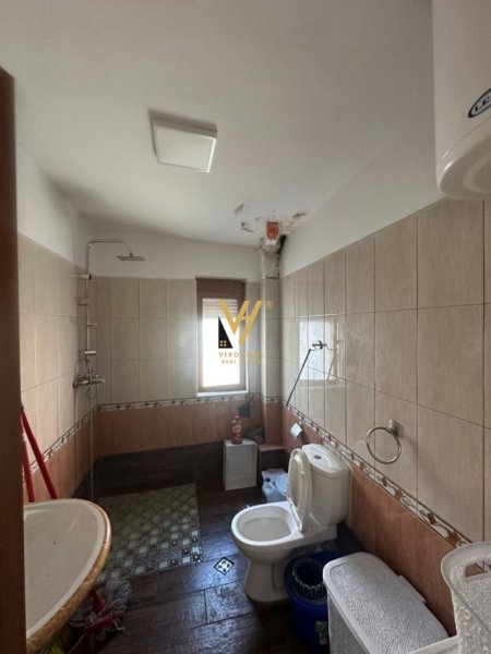 Tirane, jepet me qera apartament 1+1+Ballkon Kati 1, 56 m² 350 € (KOMUNA E PARISIT)