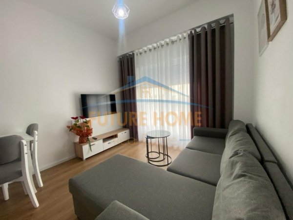 Tirane, jepet me qera apartament 2+1 Kati 7, 65 m² 500 € (Ali Dem)