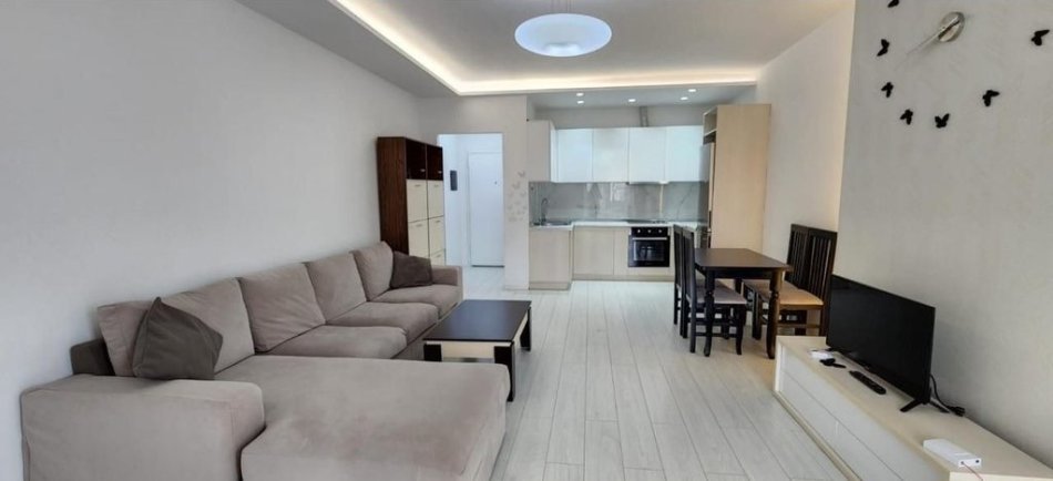 Tirane, jepet me qera apartament 2+1+Ballkon Kati 5, 90 m² 650 € (Shkolla e Baletit)