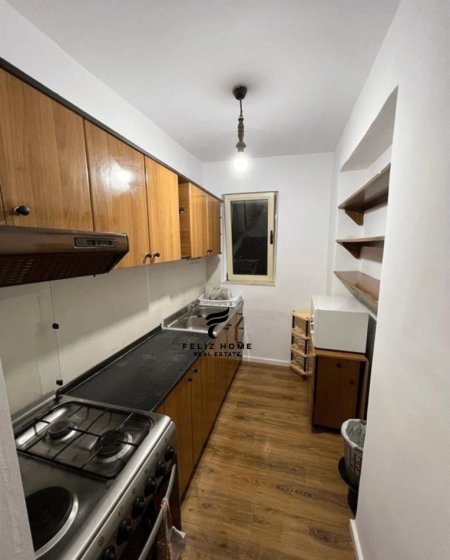 Tirane, jepet me qera apartament 2+1+Ballkon Kati 5, 85 m² 520 € (PARKU OLIMPIK)