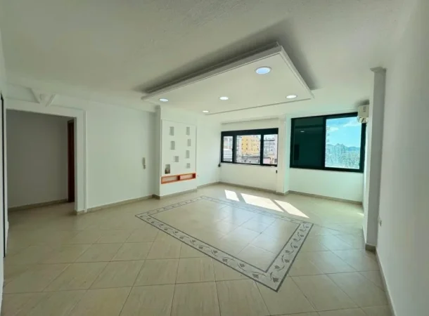 Tirane, jepet me qera zyre Kati 4, 160 m² 1.500 € (Prane LSI, Blllok)